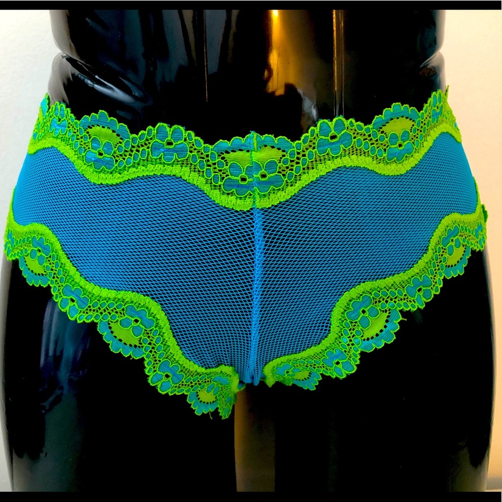 NEW VTG Victoria’s Secret Lace Panty - M